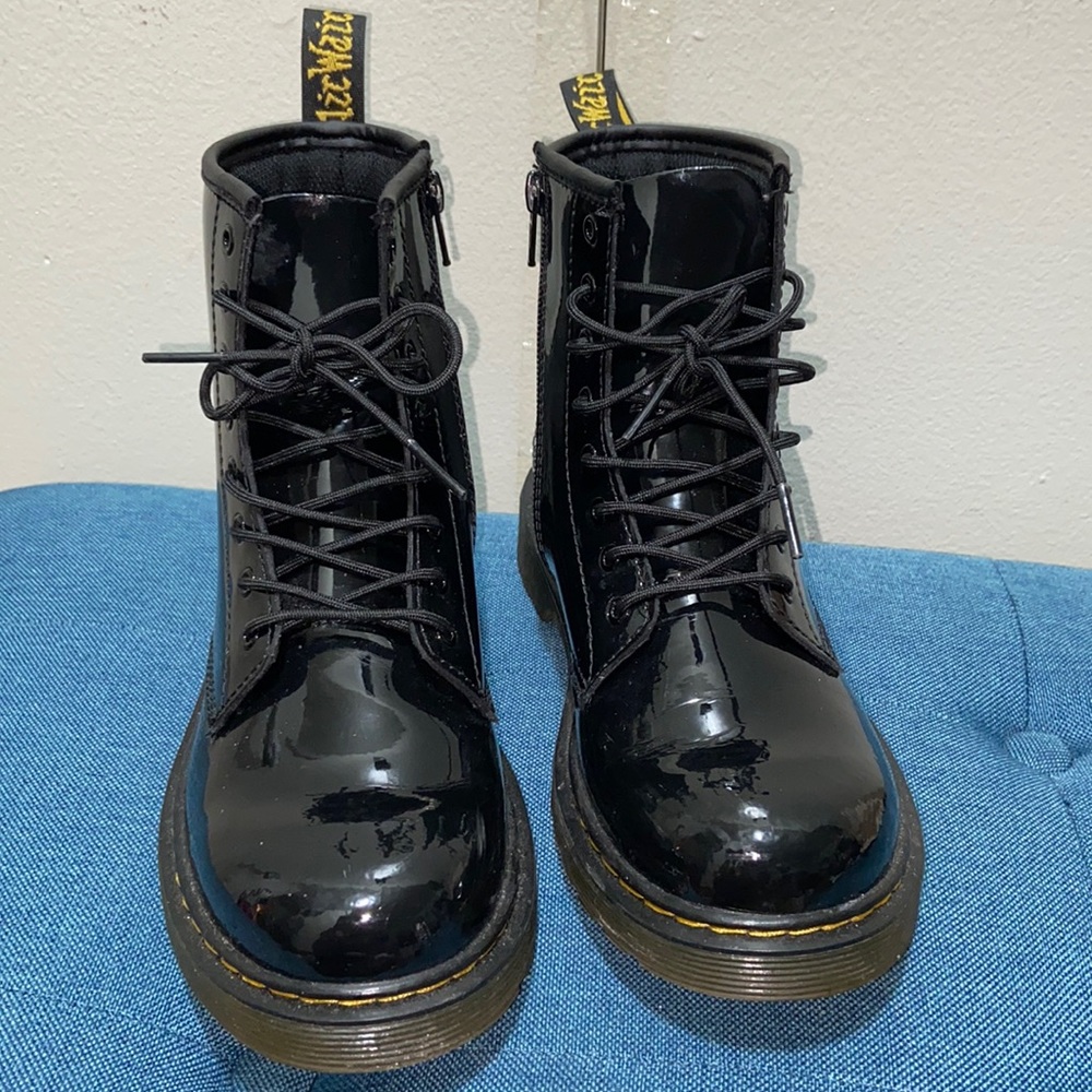 COMBAT BOOTS